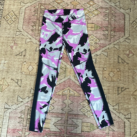 Girls Under Armour Heat Gear Leggings size large like new in great condition - Picture 3 of 3